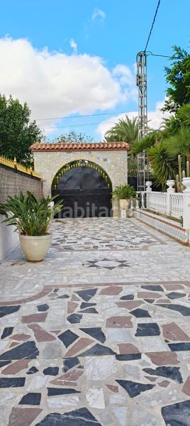 Foto aa124d78-fb14-450b-aba2-0ced2b62b196. Chalet imponente chalet en la hoya con piscina y amplios jardines en Elche / Elx