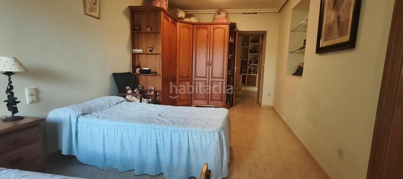 Foto c0e7fbdc-d841-4095-bdd2-ab1766ad2d50. Chalet imponente chalet en la hoya con piscina y amplios jardines en Elche / Elx
