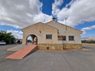 Xalet a Crevillente. Chalet para entrar a vivir en la zona estacion del ave
