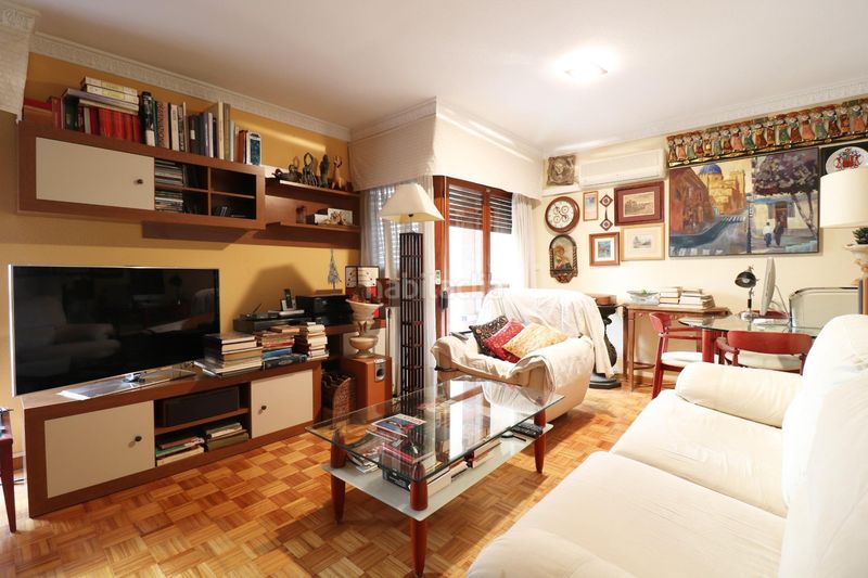 Foto 96cb29a5-9532-42e5-921d-77a850470d4d. Rent flat with parking in Centro Elche / Elx