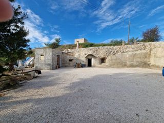 Masia a Hondón de las Nieves. Terreno con casa  cueva en el hondon de las nieves