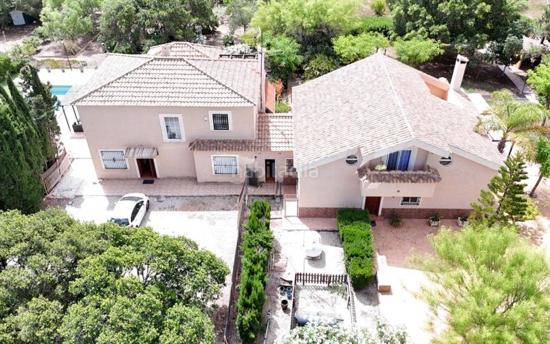 Foto e9b1f5fb-557b-48e4-bab8-d6b4da33bdd1. Xalet amb calefacció aparcament piscina a Perleta - Maitino Elche / Elx