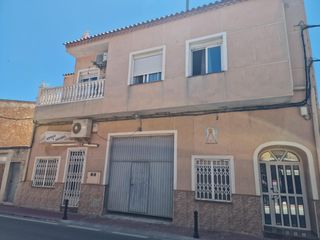 Haus in Hondón de los Frailes. Fantastica casa de pueblo con negocio en planta baja