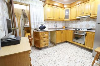 Flat in Plaza Crevillente - Antiguos Juzgados - El Asilo. Amplio piso con garaje incluido en sector 5 de elche!