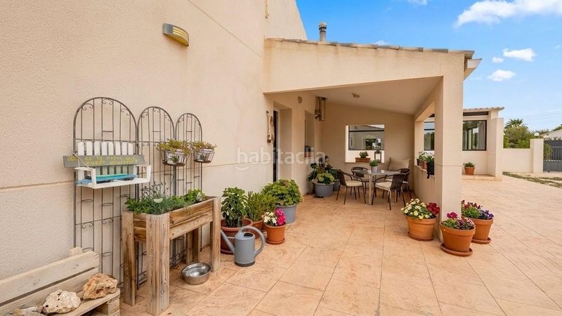 Foto 0c8e192f-03cd-4c32-89fa-e77bfb1a4c95. Chalet con riscaldamento piscina in Las Bayas Elche / Elx