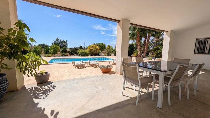 Foto 4f53efb4-3923-40fe-8a45-0024637dfbdd. Chalet con riscaldamento piscina in Las Bayas Elche / Elx