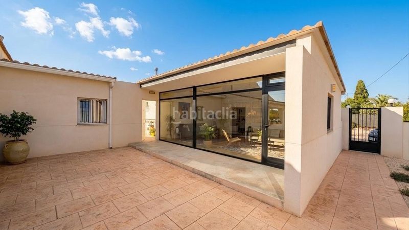 Foto e4164580-b47b-41e1-b13c-ea9829796ebe. Chalet con riscaldamento piscina in Las Bayas Elche / Elx