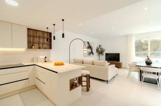 Chalet en Jerónimo y Avileses. Vivienda independiente en los alcázares precio 467.000