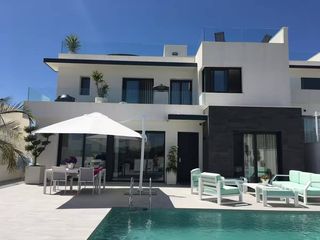 Xalet a San Miguel de Salinas. Villa independiente san miguel de salinas precio 580.000