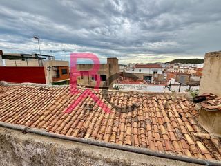 Casa in Vall d´Uixó (la). Casa para reformar con terraza-azotea en barrio de toledo