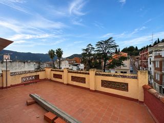 Casa in Artana. Casa con dos vivienda y local en artana