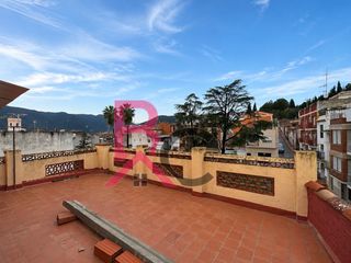 Casa in Artana. Casa con dos viviendas y local en artana