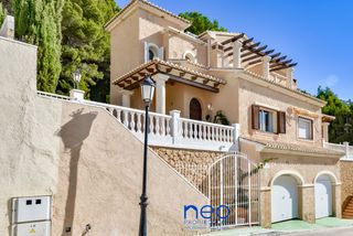 Rent Semi detached house in Pueblo Español-Coveta Fumá. Adosado en alquiler en altea hills, 3 dormitorios.