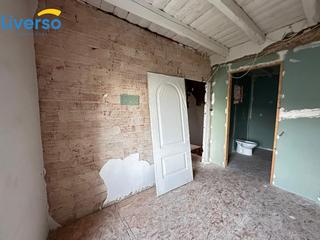 Casa a Calle extramuros 4. Casa unifamiliar en entorno rural con gran potencial de reforma.
