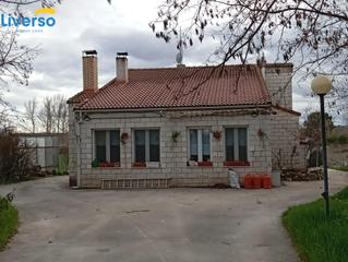 Xalet a Santo Domingo - La Estación. Oportunidad de vivir en un chalet con terreno y nave,  en aranda