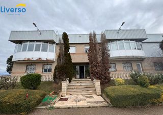 Nau industrial a Sequera de Haza (La). Excepcional nave industrial en ubicación logística estratégica e