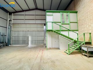 Industrial building in Zona Rural. Nave en venta y alquiler  más de 300 m2