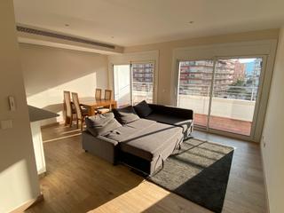 Apartamento  De la platja. Magnífico apartamento renovado en primera linea de santa margari