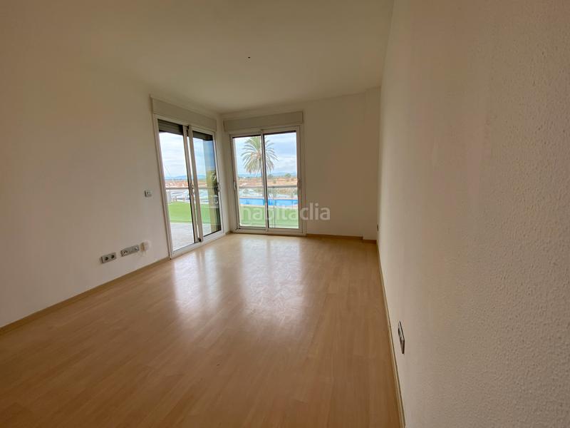 Foto 9bd4da3f-017c-40e3-a70b-0e05756e4a5a. Apartamento  en zona residencial con piscina y parking. en Roses