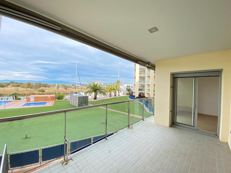 Foto ea36110e-b4d2-4bd0-b627-d35a5aa423ba. Apartamento  en zona residencial con piscina y parking. en Roses