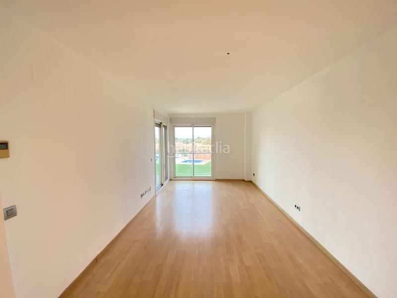 Foto ffa3989c-f4cf-43de-99d9-20b1cd287413. Apartamento  en zona residencial con piscina y parking. en Roses