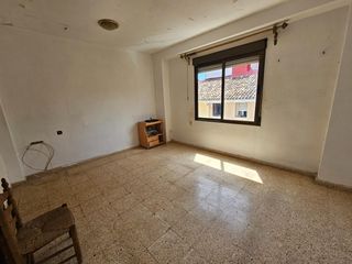 Haus  Calle calle calvario. Casa independiente con gran potencial en tavernes de la valldign