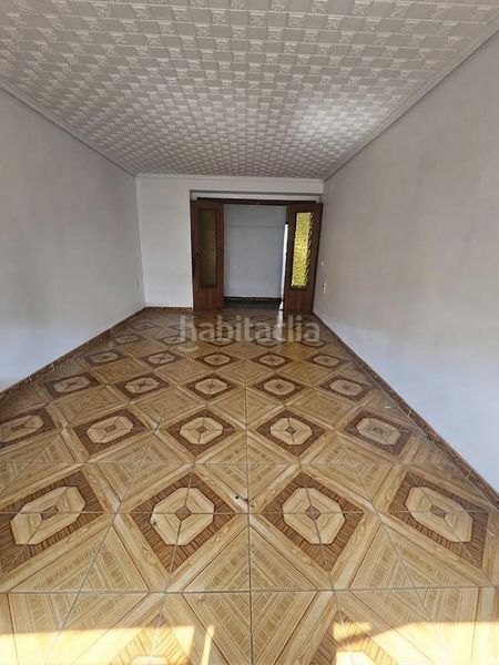 Piso  en  Calle calle marqués de montortal. Piso con gran potencial en torrefiel valencia 120 m2 te presenta