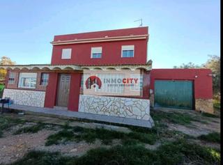 Casa a Godelleta. Descubre el hogar de tus sueos en este impresionante chalet ind