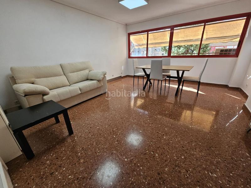 Foto 0fc54cf8-1395-4e2c-beb0-3739cd58e892. Miete etagenwohnung in brigadas internacionales 2 in Valencia