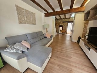 Casa adossada a Calle calle josé benlliure 300. Casa típica del cabanyal reformada, a 5 min de la playa y aun pa
