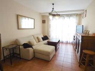 Rent Flat in Calle calle agustina de aragón. Magnífico piso en la zona de patraix, a 1 minuto del metro