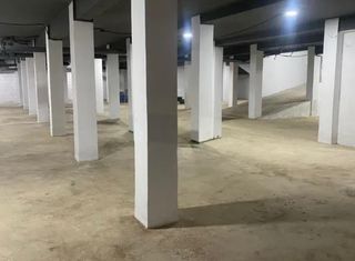 Autoparkplatz in Calle ramon y cajal 34. Local comercial junto al polideportivo de burjassot  gran oportu