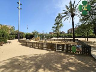 Pis  Carrer de guipscoa. Oportunidad piso grande de 4 habitaciones con balcon en plena ra