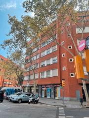 Pis  Carrer del concili de trento. Ocasion ideal cambio de vivienda junto a jardines de clot de la