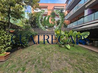 Piso  Carrer de monturiol. Gran ocasion vivienda con jardin de 40 m2 en pleno corazon de cl