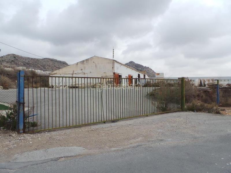 Foto db3954d5-c1ea-4206-a1e1-609fa2addf11. Industrial building in partida de salinetas parc in Novelda