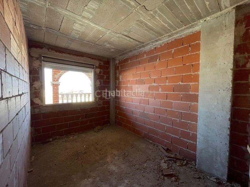 Foto 00663b1b-2fbf-4b2c-80cb-26fd7b3c826c. Edifici a calle la loma 50 a Bigastro