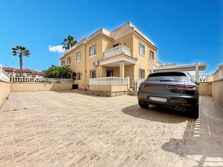 Rent Semi detached house in Calle llanes, 11, quesada, spain. Alquiler en ciudad quesada  urbanización lo marabú