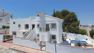 Chalet in Calle espronceda, san miguel de salinas, spain. Exclusiva vivienda mediterránea con piscina privada y espacio in