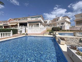 Maison jumelée  Calle golda meir, 54, urbanización monteazul, spain. Adosado de esquina con gran terraza, orientación sur y 3 piscina