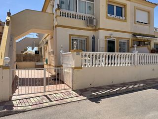 Planta baixa a Calle arco iris, orihuela, spain 19. Tu refugio en la costa privacidad, comodidad y espacio exterior