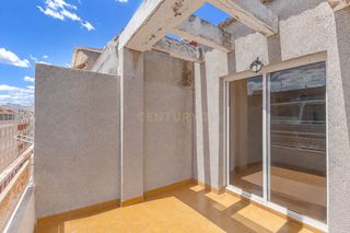 Apartament a Calle san pascual, 279, torrevieja, spain. Ático dúplex con vista al mar en torrevieja