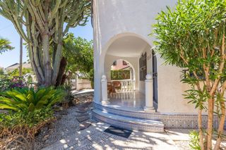 Casa a C. cibeles, 6, 30710 los alcázares, murcia, spain. Tu villa soñada con piscina en los narejos