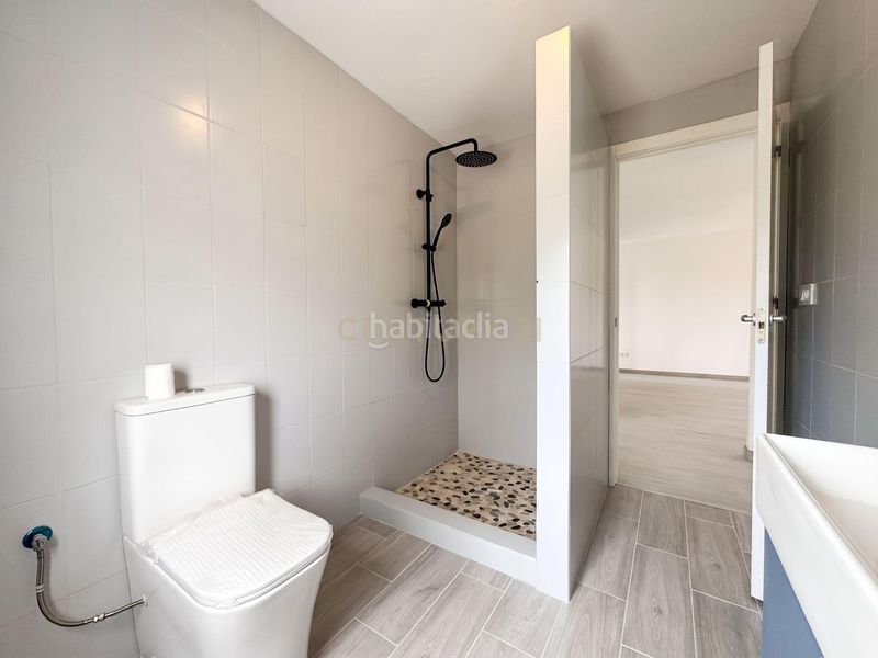 Foto b91b00ec-d499-4472-8a4f-ba88871e91e3. Casa amb aparcament a Benijófar