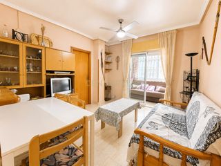 Rent Apartment in Calle santomera, 19, torrevieja, spain. Bajo con piscina comunitaria a 600 metros de la playa en torrevi