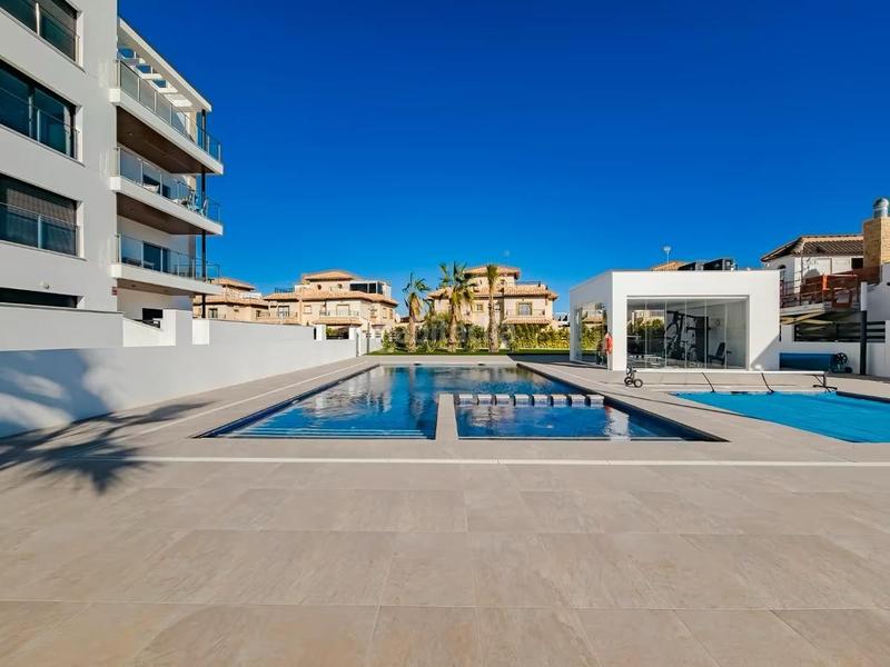 Foto 4679bc0e-4319-4928-aef0-031d37232788. Rent flat with parking pool in La Zenia Orihuela