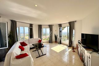 Rent Flat in San Miguel de Salinas. Disponible desde mayo hasta octubreubicado en lo alto de la urba