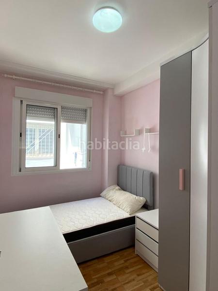 Foto 1296be3e-3325-4f72-ad1a-a0b050b4bd55. Alquiler piso disponible desde ya para todo el añoeste acogedor piso de tres habitaciones se encuentra en una de las zonas más tranquilas y atra en Santa Pola