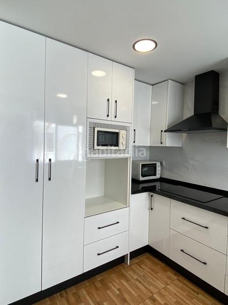 Foto a760a6d9-f0b7-4dd5-8457-18f867138b42. Alquiler piso disponible desde ya para todo el añoeste acogedor piso de tres habitaciones se encuentra en una de las zonas más tranquilas y atra en Santa Pola