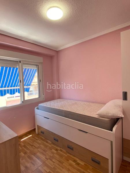 Foto b1da37fb-9b79-406e-8030-034b6c0e7f8e. Alquiler piso disponible desde ya para todo el añoeste acogedor piso de tres habitaciones se encuentra en una de las zonas más tranquilas y atra en Santa Pola